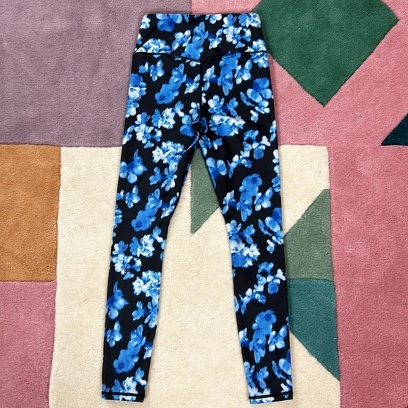 Fabletics Anywhere Motion 365+ Highwaisted Leggings Woman’s Size Small - Picture 5 of 17